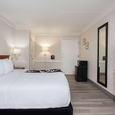 Baymont By Wyndham Fort Myers Central Exterior photo