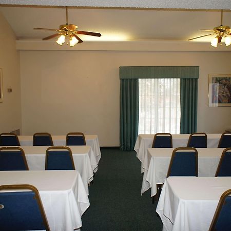 Baymont By Wyndham Fort Myers Central Exterior photo