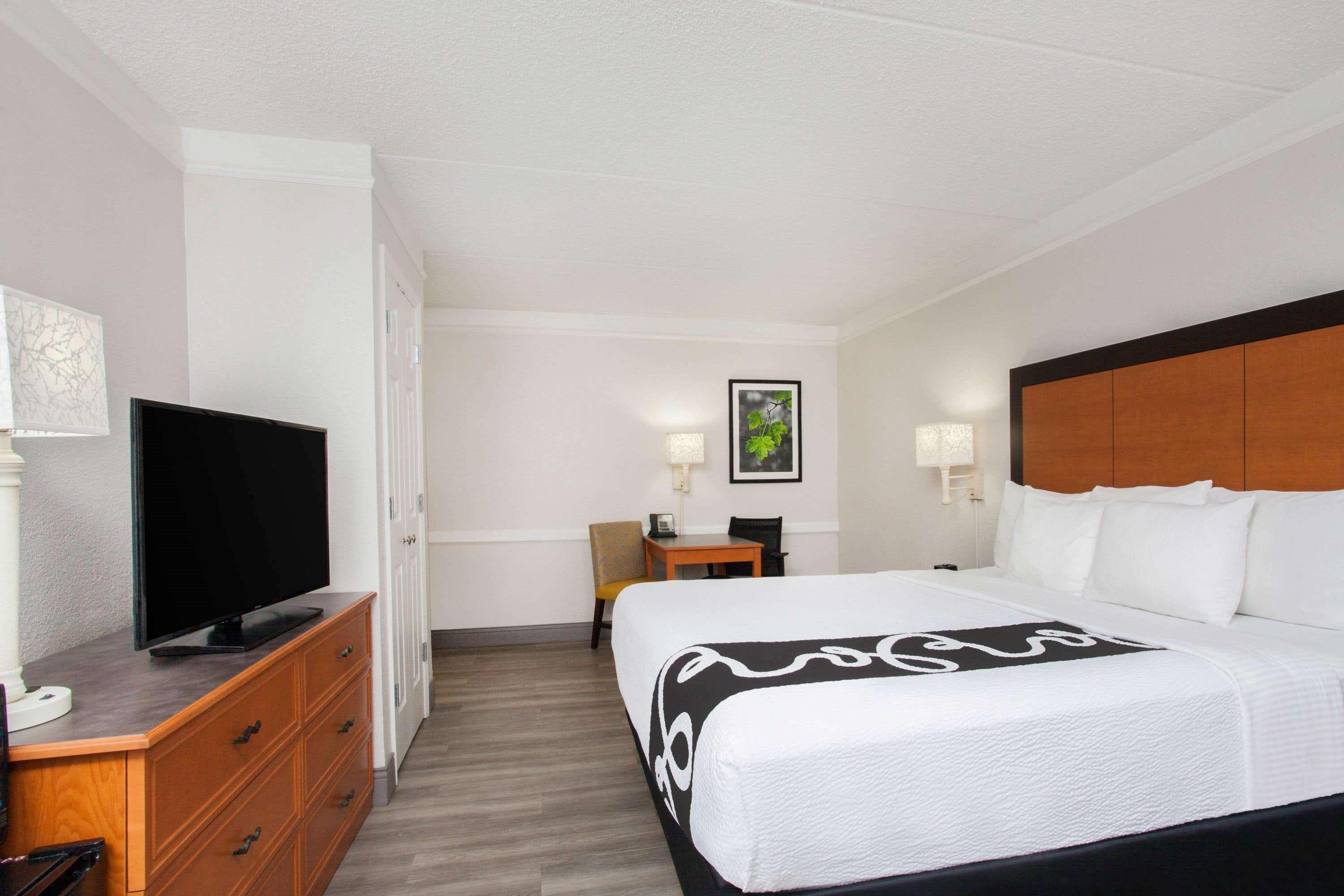 Baymont By Wyndham Fort Myers Central Exterior photo