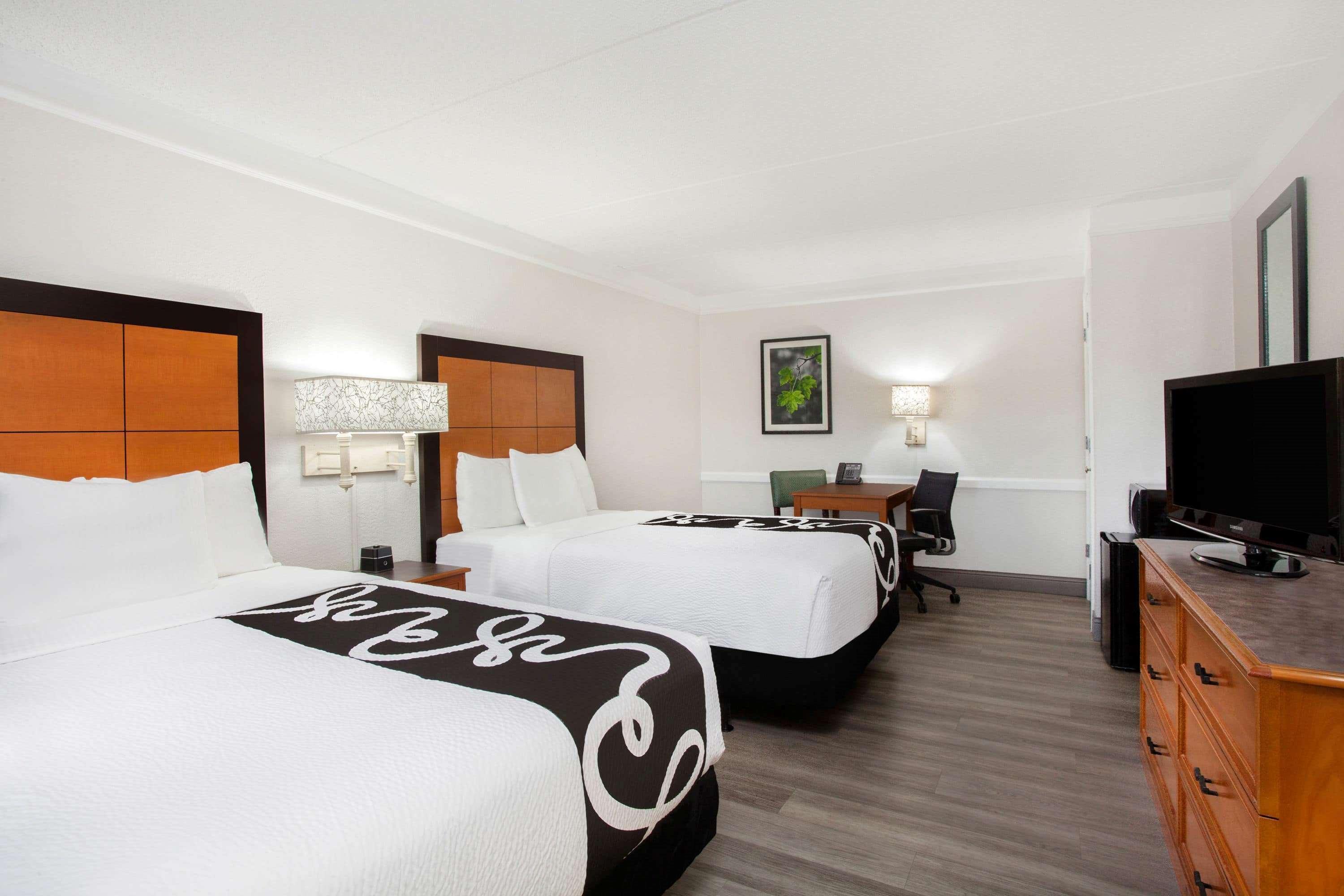 Baymont By Wyndham Fort Myers Central Exterior photo