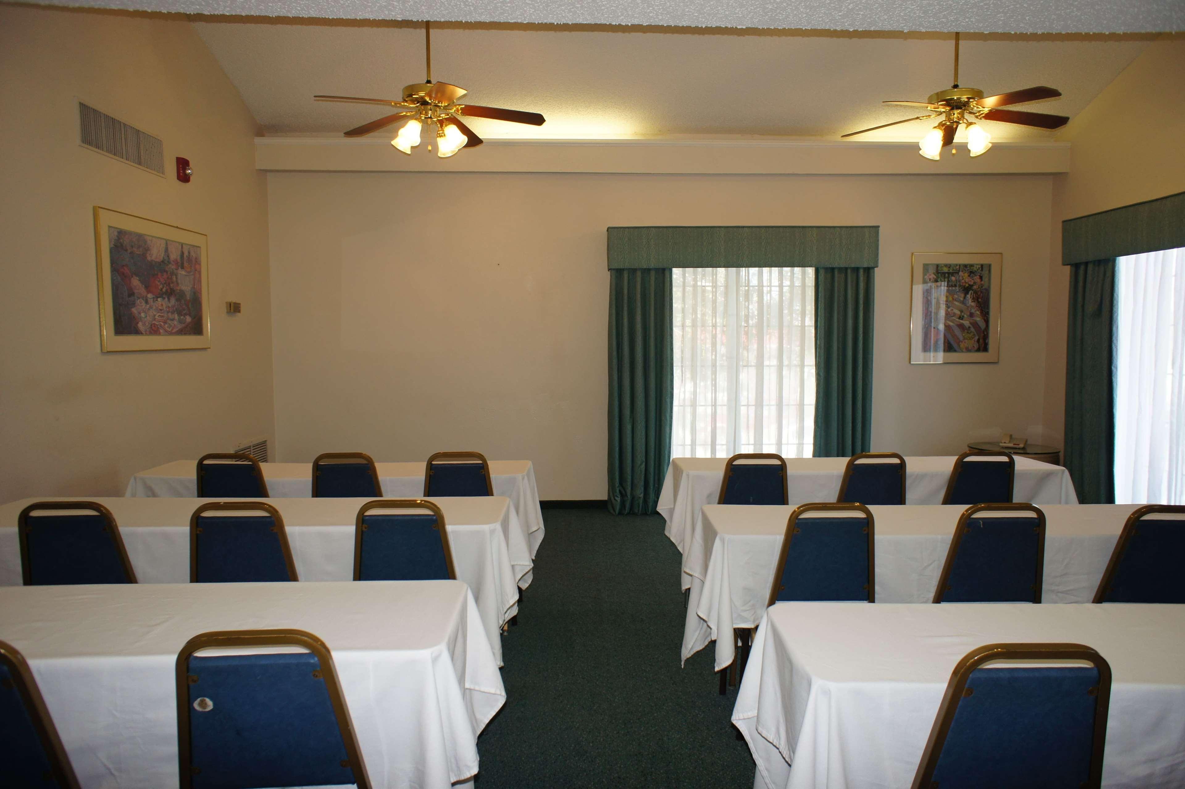 Baymont By Wyndham Fort Myers Central Exterior photo