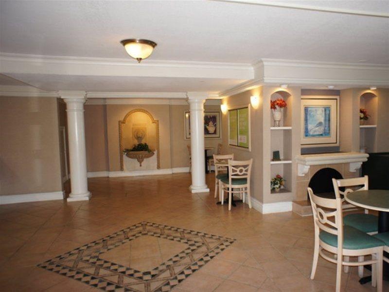Baymont By Wyndham Fort Myers Central Exterior photo