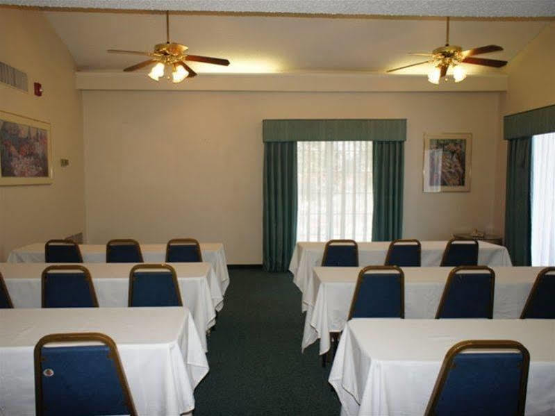Baymont By Wyndham Fort Myers Central Exterior photo